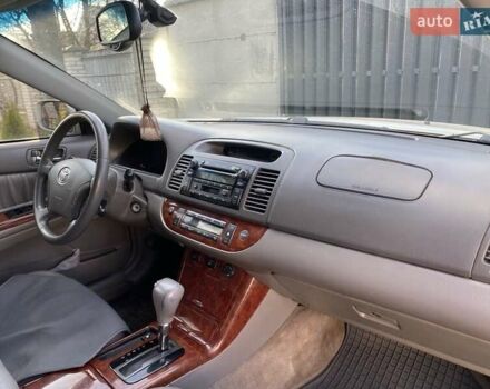 Сірий Тойота Камрі, об'ємом двигуна 3 л та пробігом 223 тис. км за 4400 $, фото 20 на Automoto.ua