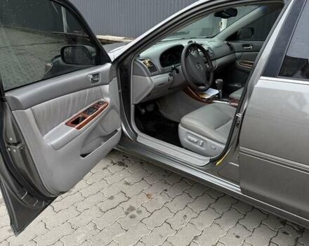 Сірий Тойота Камрі, об'ємом двигуна 3 л та пробігом 361 тис. км за 5500 $, фото 2 на Automoto.ua