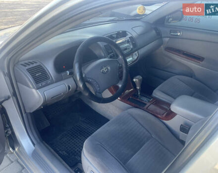 Серый Тойота Камри, объемом двигателя 2.4 л и пробегом 469 тыс. км за 6200 $, фото 15 на Automoto.ua