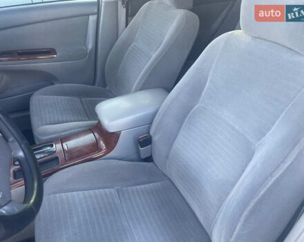 Серый Тойота Камри, объемом двигателя 2.4 л и пробегом 469 тыс. км за 6200 $, фото 16 на Automoto.ua