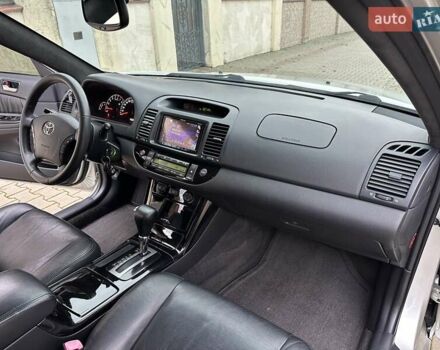 Серый Тойота Камри, объемом двигателя 2.36 л и пробегом 257 тыс. км за 8300 $, фото 62 на Automoto.ua