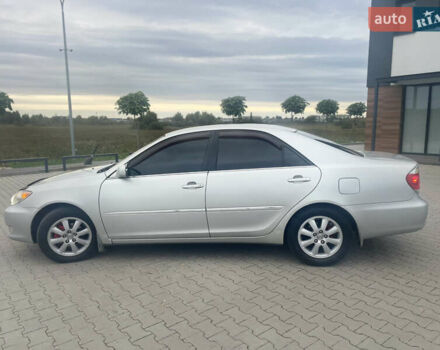 Серый Тойота Камри, объемом двигателя 2.4 л и пробегом 469 тыс. км за 6200 $, фото 10 на Automoto.ua