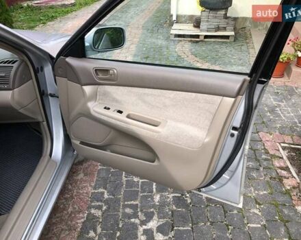 Серый Тойота Камри, объемом двигателя 2.4 л и пробегом 201 тыс. км за 5900 $, фото 6 на Automoto.ua