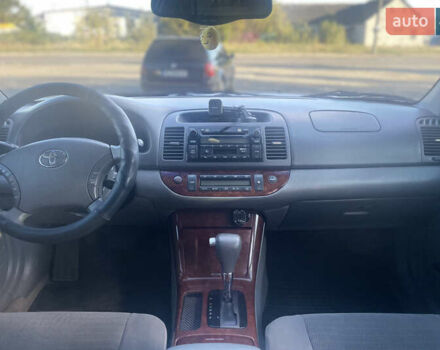 Серый Тойота Камри, объемом двигателя 2.4 л и пробегом 469 тыс. км за 6200 $, фото 25 на Automoto.ua