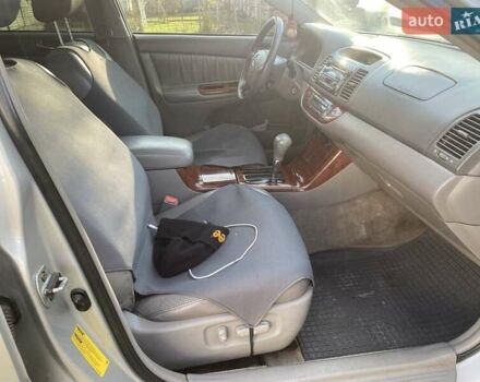 Сірий Тойота Камрі, об'ємом двигуна 3 л та пробігом 223 тис. км за 4400 $, фото 19 на Automoto.ua