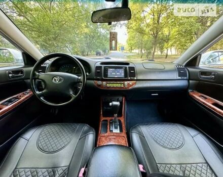 Серый Тойота Камри, объемом двигателя 2.36 л и пробегом 213 тыс. км за 6300 $, фото 49 на Automoto.ua