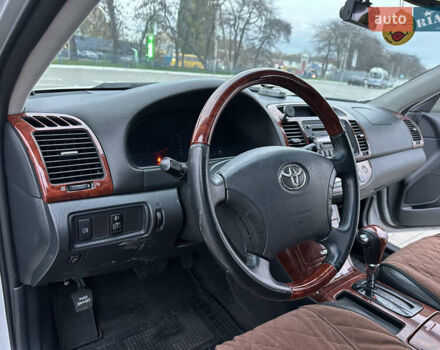 Серый Тойота Камри, объемом двигателя 2.36 л и пробегом 220 тыс. км за 6200 $, фото 42 на Automoto.ua