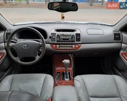 Серый Тойота Камри, объемом двигателя 2.4 л и пробегом 245 тыс. км за 7500 $, фото 7 на Automoto.ua
