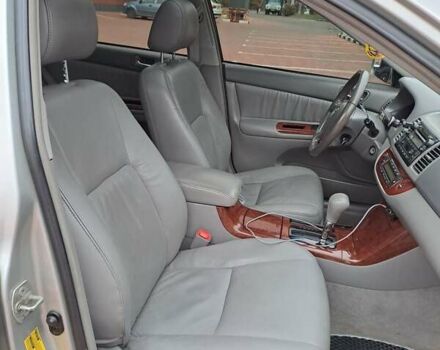 Серый Тойота Камри, объемом двигателя 2.4 л и пробегом 245 тыс. км за 7500 $, фото 14 на Automoto.ua