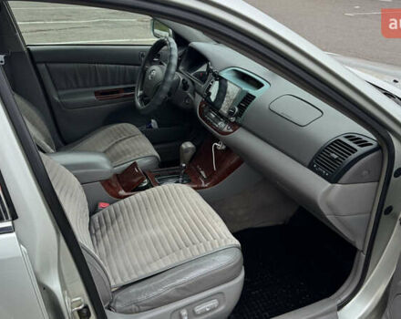 Сірий Тойота Камрі, об'ємом двигуна 3 л та пробігом 346 тис. км за 6270 $, фото 5 на Automoto.ua
