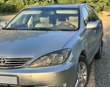 Серый Тойота Камри, объемом двигателя 2.4 л и пробегом 265 тыс. км за 6000 $, фото 1 на Automoto.ua