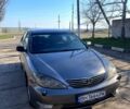 Серый Тойота Камри, объемом двигателя 2.4 л и пробегом 300 тыс. км за 5500 $, фото 1 на Automoto.ua