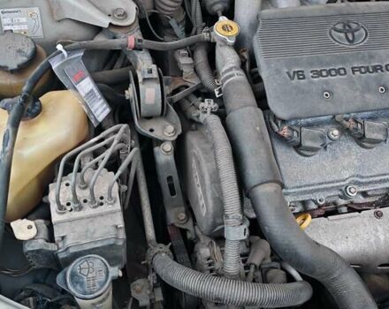 Сірий Тойота Камрі, об'ємом двигуна 3 л та пробігом 317 тис. км за 7700 $, фото 39 на Automoto.ua