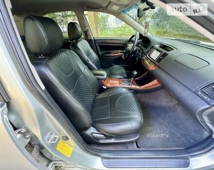 Серый Тойота Камри, объемом двигателя 2.36 л и пробегом 213 тыс. км за 6300 $, фото 42 на Automoto.ua