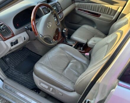 Серый Тойота Камри, объемом двигателя 2.4 л и пробегом 265 тыс. км за 6000 $, фото 4 на Automoto.ua