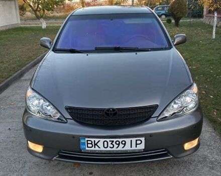 Серый Тойота Камри, объемом двигателя 3 л и пробегом 420 тыс. км за 5800 $, фото 1 на Automoto.ua