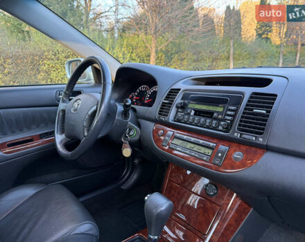 Серый Тойота Камри, объемом двигателя 2.4 л и пробегом 42 тыс. км за 10900 $, фото 112 на Automoto.ua