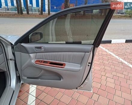 Серый Тойота Камри, объемом двигателя 2.4 л и пробегом 245 тыс. км за 7500 $, фото 11 на Automoto.ua