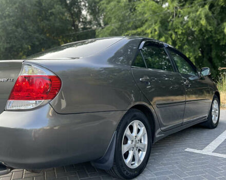 Серый Тойота Камри, объемом двигателя 2.4 л и пробегом 210 тыс. км за 6700 $, фото 5 на Automoto.ua