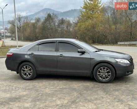 Серый Тойота Камри, объемом двигателя 2.36 л и пробегом 274 тыс. км за 8300 $, фото 7 на Automoto.ua