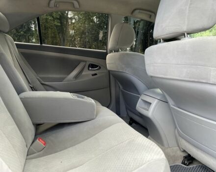 Серый Тойота Камри, объемом двигателя 2.4 л и пробегом 307 тыс. км за 7200 $, фото 16 на Automoto.ua