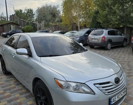 Серый Тойота Камри, объемом двигателя 2.4 л и пробегом 217 тыс. км за 7500 $, фото 2 на Automoto.ua
