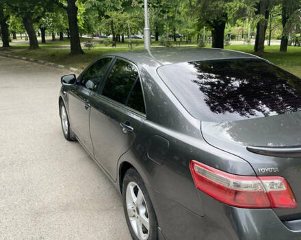 Сірий Тойота Камрі, об'ємом двигуна 3.5 л та пробігом 231 тис. км за 8000 $, фото 3 на Automoto.ua