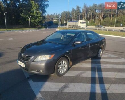 Серый Тойота Камри, объемом двигателя 2.36 л и пробегом 352 тыс. км за 8000 $, фото 1 на Automoto.ua