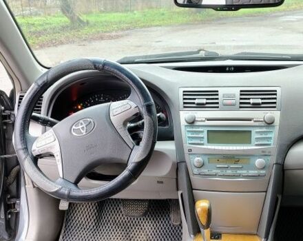 Серый Тойота Камри, объемом двигателя 2.4 л и пробегом 436 тыс. км за 8500 $, фото 6 на Automoto.ua