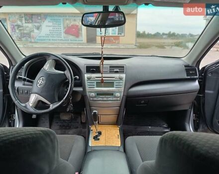 Серый Тойота Камри, объемом двигателя 2.4 л и пробегом 155 тыс. км за 7600 $, фото 7 на Automoto.ua