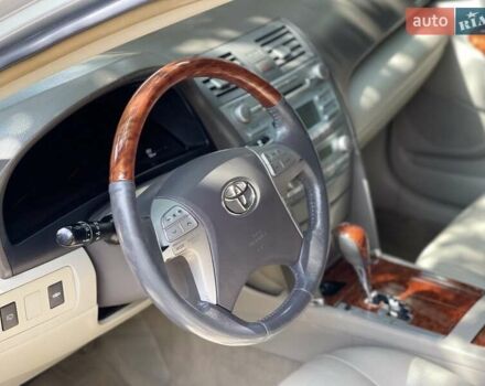 Серый Тойота Камри, объемом двигателя 3.46 л и пробегом 155 тыс. км за 8000 $, фото 21 на Automoto.ua