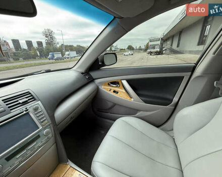 Серый Тойота Камри, объемом двигателя 3.46 л и пробегом 234 тыс. км за 9200 $, фото 23 на Automoto.ua