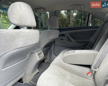 Сірий Тойота Камрі, об'ємом двигуна 2.36 л та пробігом 307 тис. км за 7200 $, фото 18 на Automoto.ua