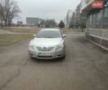 Серый Тойота Камри, объемом двигателя 2.4 л и пробегом 329 тыс. км за 8300 $, фото 1 на Automoto.ua