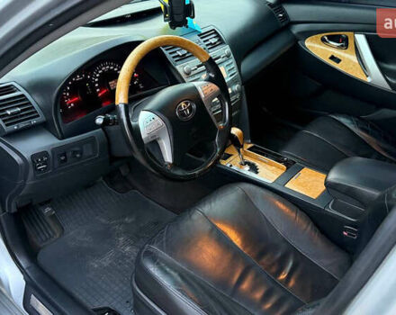 Сірий Тойота Камрі, об'ємом двигуна 3.46 л та пробігом 315 тис. км за 6599 $, фото 9 на Automoto.ua