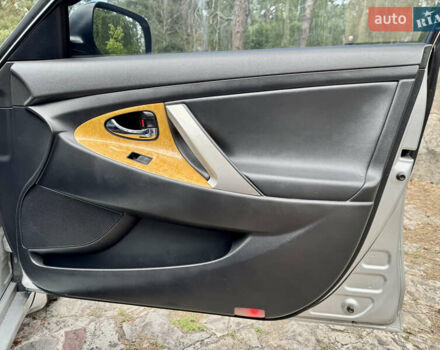 Сірий Тойота Камрі, об'ємом двигуна 3.5 л та пробігом 246 тис. км за 8300 $, фото 19 на Automoto.ua