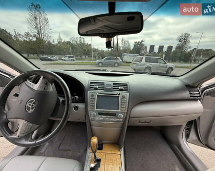 Серый Тойота Камри, объемом двигателя 3.46 л и пробегом 246 тыс. км за 8350 $, фото 21 на Automoto.ua