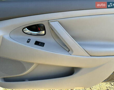 Сірий Тойота Камрі, об'ємом двигуна 2.4 л та пробігом 271 тис. км за 8990 $, фото 19 на Automoto.ua