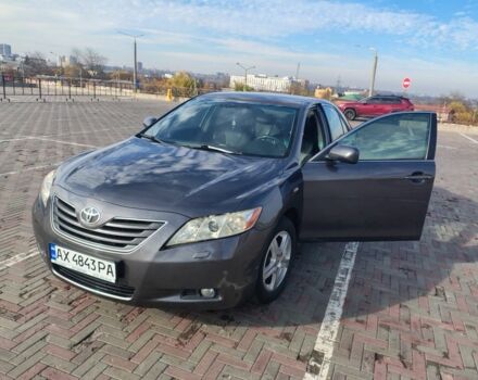 Серый Тойота Камри, объемом двигателя 2.4 л и пробегом 184 тыс. км за 9000 $, фото 2 на Automoto.ua