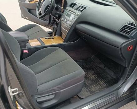 Серый Тойота Камри, объемом двигателя 2.4 л и пробегом 155 тыс. км за 7600 $, фото 6 на Automoto.ua