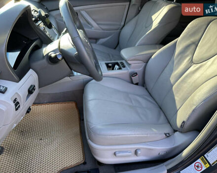 Сірий Тойота Камрі, об'ємом двигуна 2.4 л та пробігом 271 тис. км за 8990 $, фото 15 на Automoto.ua