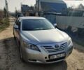 Сірий Тойота Камрі, об'ємом двигуна 2.4 л та пробігом 300 тис. км за 9000 $, фото 1 на Automoto.ua