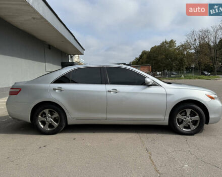 Серый Тойота Камри, объемом двигателя 3.46 л и пробегом 246 тыс. км за 8350 $, фото 4 на Automoto.ua