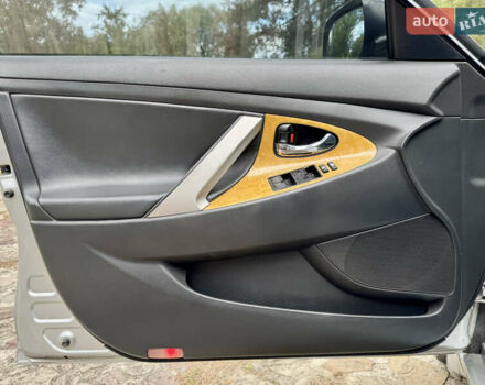 Сірий Тойота Камрі, об'ємом двигуна 3.5 л та пробігом 246 тис. км за 8300 $, фото 17 на Automoto.ua