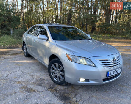 Серый Тойота Камри, объемом двигателя 2.4 л и пробегом 272 тыс. км за 7500 $, фото 1 на Automoto.ua