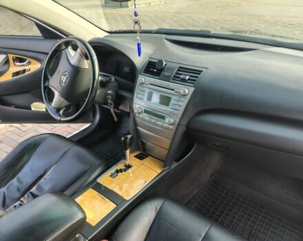 Серый Тойота Камри, объемом двигателя 2.4 л и пробегом 184 тыс. км за 9000 $, фото 3 на Automoto.ua