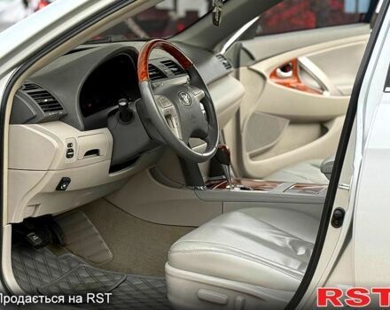 Серый Тойота Камри, объемом двигателя 3.5 л и пробегом 197 тыс. км за 8600 $, фото 4 на Automoto.ua