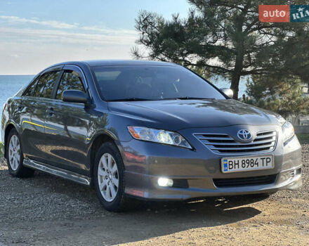 Сірий Тойота Камрі, об'ємом двигуна 2.4 л та пробігом 271 тис. км за 8990 $, фото 2 на Automoto.ua