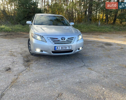 Серый Тойота Камри, объемом двигателя 2.4 л и пробегом 272 тыс. км за 7500 $, фото 3 на Automoto.ua