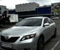 Сірий Тойота Камрі, об'ємом двигуна 2.4 л та пробігом 230 тис. км за 8500 $, фото 1 на Automoto.ua
